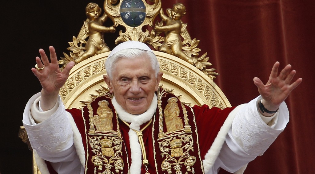 POPE GREETS CROWD AFTER DELIVERING CHRISTMAS 'URBI ET ORBI' MESSAGE AT VATICAN