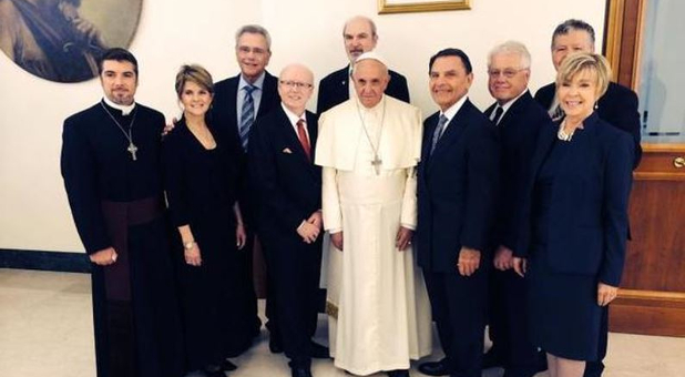 https://akacatholic.com/wp-content/uploads/2014/07/pope-francis-with-evangelicals.jpg