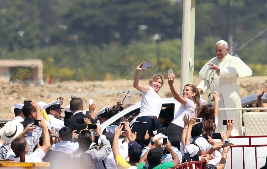 Ecuador Pope selfies